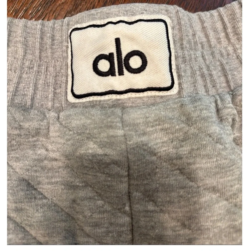 Alo Yoga Quilted Arena Boxing shorts, size small